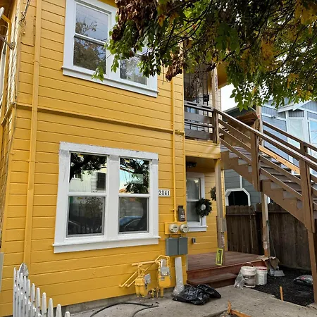 Bumblebee House Apartment